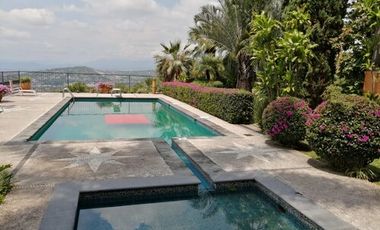 BONITA CASA EN VENTA, ESTILO COLONIAL, FRACCIONAMIENTO SAN GASPAR, VIGILANCIA.