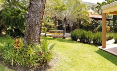 BONITA CASA EN VENTA, ESTILO COLONIAL, FRACCIONAMIENTO SAN GASPAR, VIGILANCIA.