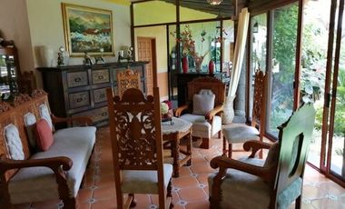BONITA CASA EN VENTA, ESTILO COLONIAL, FRACCIONAMIENTO SAN GASPAR, VIGILANCIA.