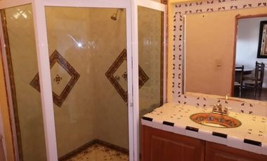 BONITA CASA EN VENTA, ESTILO COLONIAL, FRACCIONAMIENTO SAN GASPAR, VIGILANCIA.