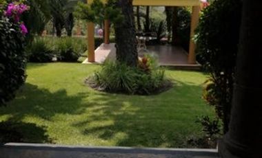 BONITA CASA EN VENTA, ESTILO COLONIAL, FRACCIONAMIENTO SAN GASPAR, VIGILANCIA.