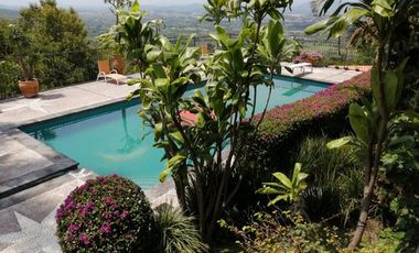 BONITA CASA EN VENTA, ESTILO COLONIAL, FRACCIONAMIENTO SAN GASPAR, VIGILANCIA.
