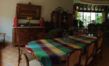 BONITA CASA EN VENTA, ESTILO COLONIAL, FRACCIONAMIENTO SAN GASPAR, VIGILANCIA.
