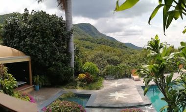 BONITA CASA EN VENTA, ESTILO COLONIAL, FRACCIONAMIENTO SAN GASPAR, VIGILANCIA.
