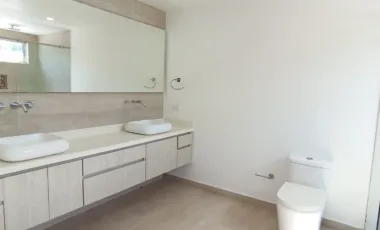 casa en arriendo en la riviera. Cod A400854