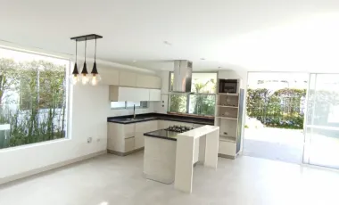 casa en arriendo en la riviera. Cod A400854