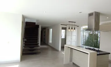 casa en arriendo en la riviera. Cod A400854