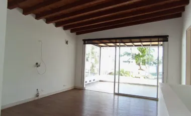 casa en arriendo en la riviera. Cod A400854