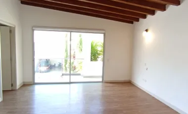 casa en arriendo en la riviera. Cod A400854