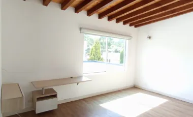 casa en arriendo en la riviera. Cod A400854
