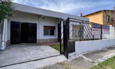 Casa de 3 AMBIENTES ubicada a 150 metros de la Avenida Hipólito Yrigoyen