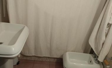 Vicente López - Sólido Chalet de 6 amb en 3 Plantas .- Amplio jardín, con Piscina!