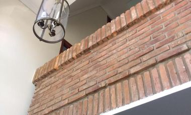 Vicente López - Sólido Chalet de 6 amb en 3 Plantas .- Amplio jardín, con Piscina!