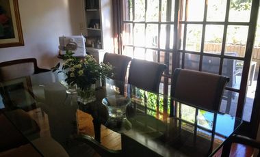 Vicente López - Sólido Chalet de 6 amb en 3 Plantas .- Amplio jardín, con Piscina!