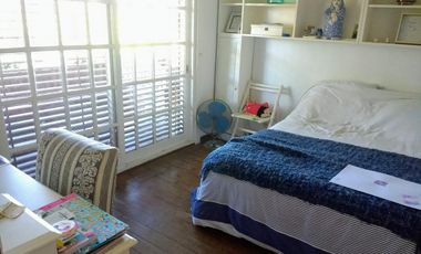 Vicente López - Sólido Chalet de 6 amb en 3 Plantas .- Amplio jardín, con Piscina!