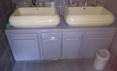 Vicente López - Sólido Chalet de 6 amb en 3 Plantas .- Amplio jardín, con Piscina!