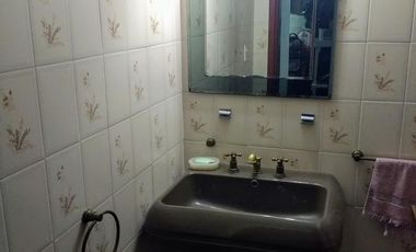 Vicente López - Sólido Chalet de 6 amb en 3 Plantas .- Amplio jardín, con Piscina!