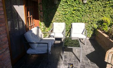 Vicente López - Sólido Chalet de 6 amb en 3 Plantas .- Amplio jardín, con Piscina!