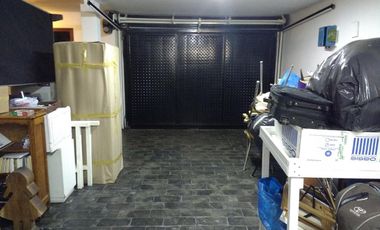 Vicente López - Sólido Chalet de 6 amb en 3 Plantas .- Amplio jardín, con Piscina!