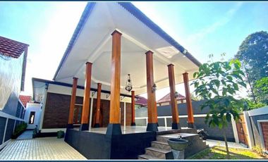 VILLA EKSKLUSIF ADA PENDOPO & KOLAM RENANG DI PRAMBANAN