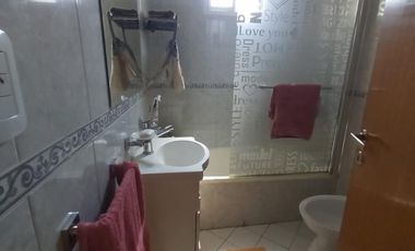 Excelente  departamento  de 3 ambientes  con cochera.