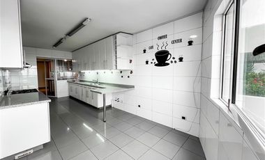 Departamento en venta de 5 dorm. en Vitacura