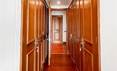 Departamento en venta de 5 dorm. en Vitacura