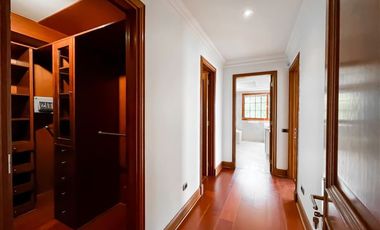 Departamento en venta de 5 dorm. en Vitacura