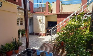 Venta de Casa en Rosario de 4 dormitorios cochera jardin patio terraza y cochera