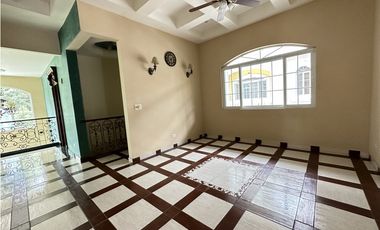 Casa en Llanos de Curundu, Ancón (TPJ)