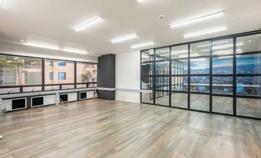 oficina en arriendo en santa barbara oriental. Cod A21457