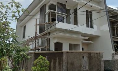 Dijual Rumah Siap Huni 2 Lantai Lokasi di Jl. Mojoarum, Surabaya
