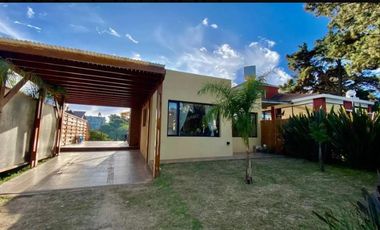 Casa en venta - 2 Dormitorios 4 Baños - Cochera - 238Mts2 - Villa Gesell