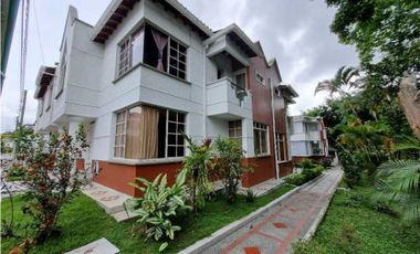 Casa en condominio de 4 alcobas con área 157 m2 de 2 pisos  Calarcá