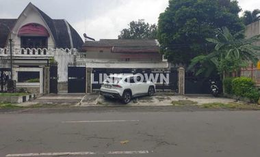 Disewakan Rumah Komersil Tengah Kota Surabaya di Jalan Imam Bonjol