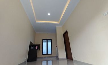 RUMAH CANTIK SIAP HUNI TEPI JALAN 5 MENIT KE RINGROAD SELATAN