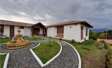 Se vende casa campestre de 4 habitaciones en la vía Circasia-Montenegr