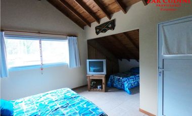 CARILO VENTA CASA 5 AMBIENTES CON PISCINA CLIMATIZADA Y JACUZZI
