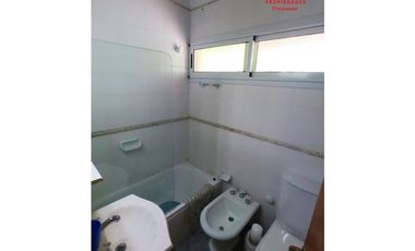 CARILO VENTA CASA 5 AMBIENTES CON PISCINA CLIMATIZADA Y JACUZZI