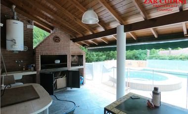 CARILO VENTA CASA 5 AMBIENTES CON PISCINA CLIMATIZADA Y JACUZZI