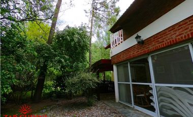 CARILO VENTA CASA 5 AMBIENTES CON PISCINA CLIMATIZADA Y JACUZZI