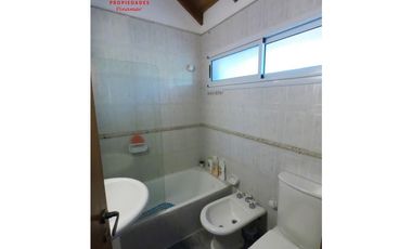 CARILO VENTA CASA 5 AMBIENTES CON PISCINA CLIMATIZADA Y JACUZZI