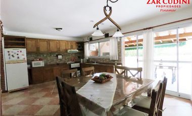 CARILO VENTA CASA 5 AMBIENTES CON PISCINA CLIMATIZADA Y JACUZZI