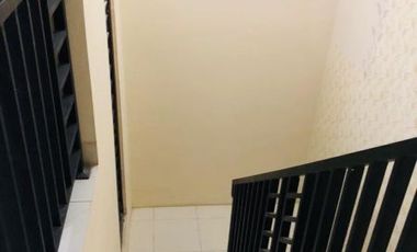 Rumah dua lantai semi furnish dlm komplek jl. Titi Bumi selatan