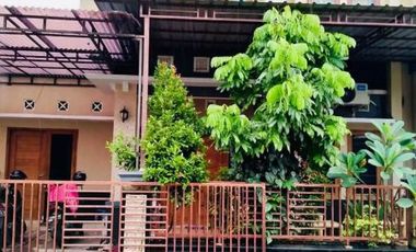 Rumah dua lantai semi furnish dlm komplek jl. Titi Bumi selatan