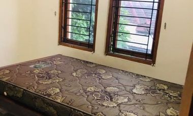 Rumah dua lantai semi furnish dlm komplek jl. Titi Bumi selatan