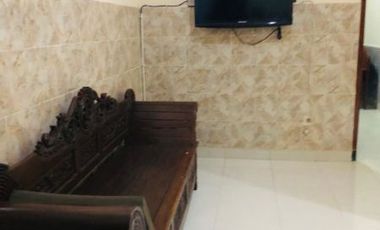 Rumah dua lantai semi furnish dlm komplek jl. Titi Bumi selatan