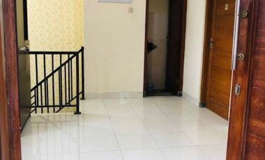Rumah dua lantai semi furnish dlm komplek jl. Titi Bumi selatan