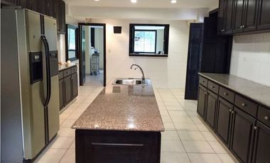 SE VENDE HERMOSA CASA EN CLAYTON ALBROOK - 4095DA