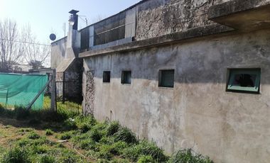 VENDO GALPON C/DEPTO NUEVO EN QUEQUEN